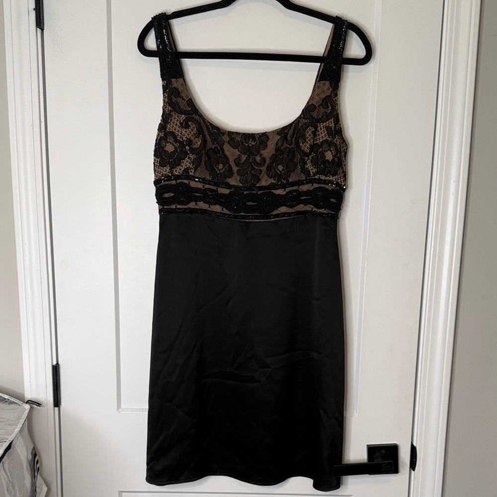 Badgley Mischka Elegant Black beaded lace cocktail dress - Size 8